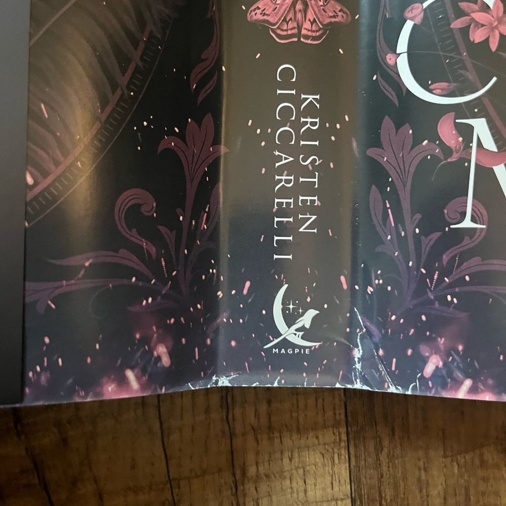 Fairyloot The Crimson Moth - Picture 5 of 10